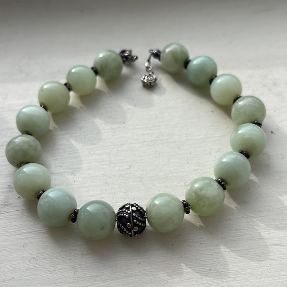 Vintage stone bracelet. Light green. Looks like jade but not certain. - Picture 8 of 12